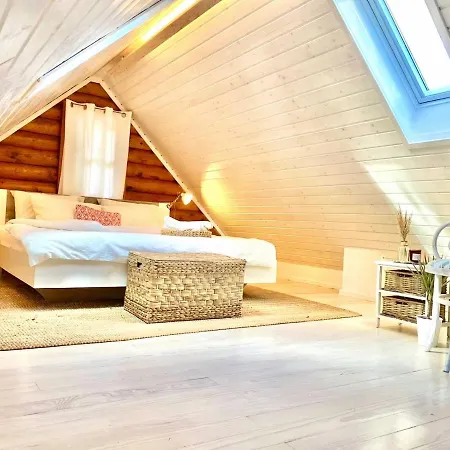 Lodge Pine